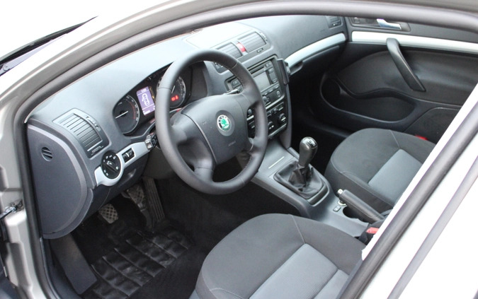 Skoda Octavia cena 20900 przebieg: 160000, rok produkcji 2007 z Błażowa małe 379